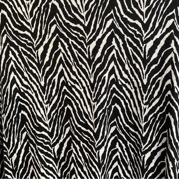intro. Black & White Zebra Stripe Stretchy Soft Long Sleeve Size LARGE - Picture 6 of 8